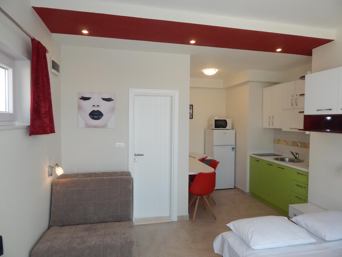 Vila Matej Ražanj Buitenkant foto